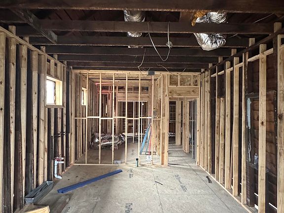 3rd image of 90 Romney St