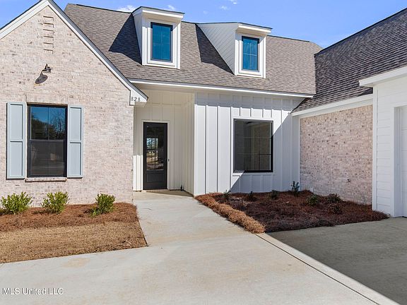 3rd image of 828 Thornberry Rdg