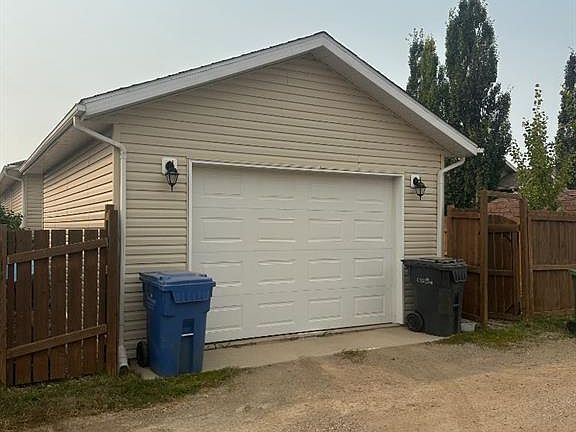 2nd image of 616 S Parkside Dr
