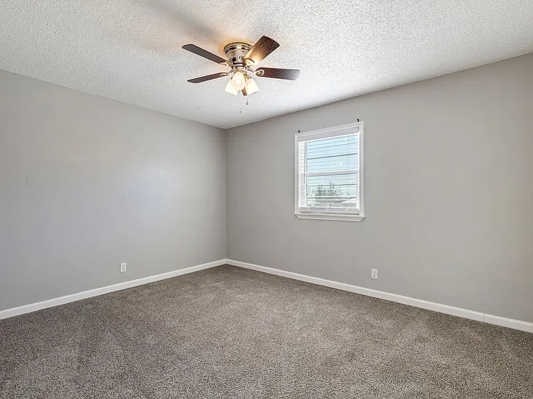 Crossroads Villa Apartments — Photo 71