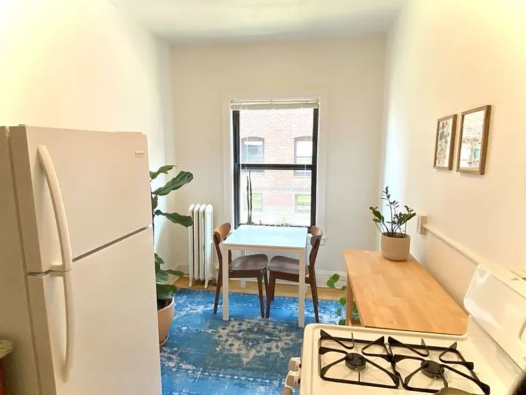LorWest Flats — Photo 4
