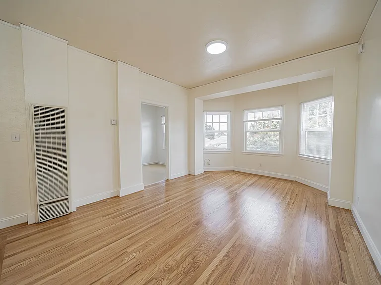 5527 Shattuck Avenue — Photo 3