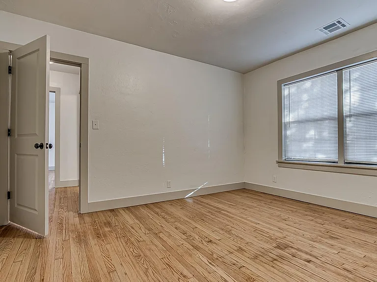 2110 N Kelley Ave — Photo 9