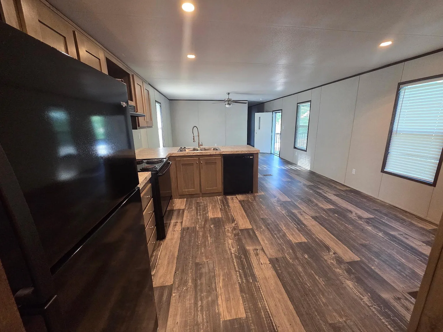 3 bed, 2.0 bath, 1216 sqft, $1,700 — Photo 4