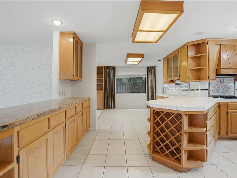 654 Jerome St — Photo 12