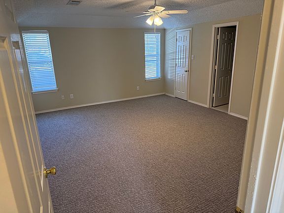3rd image of 808 Skylark Dr
