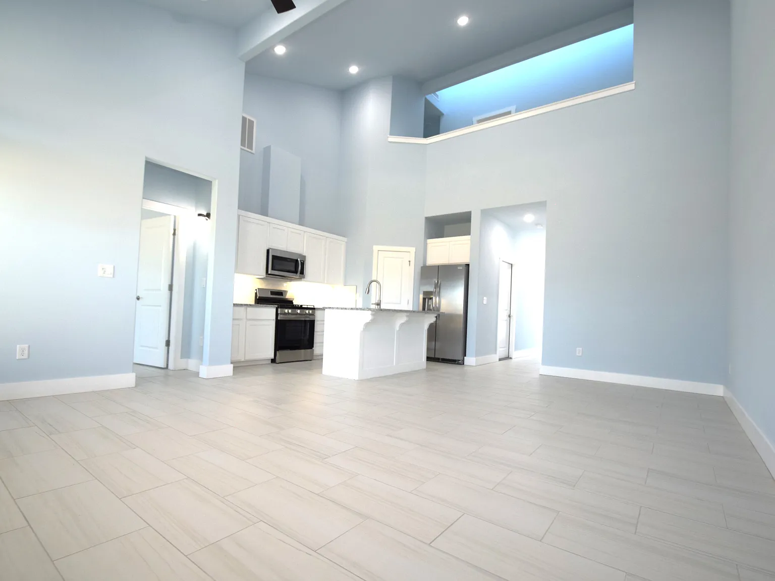 3 bed, 2.5 bath, 1420 sqft, $1,650 — Photo 3
