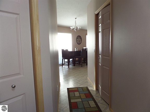 3rd image of 2055 Seaview Dr