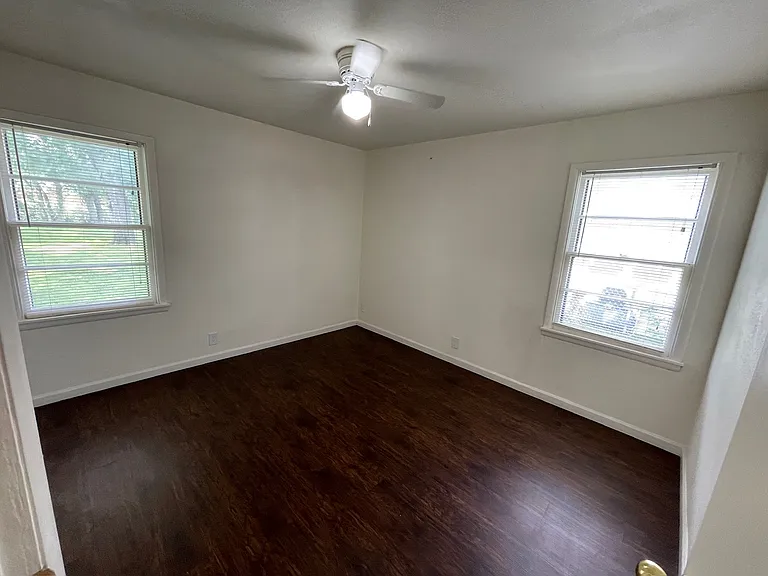 4749 Laverda Dr — Photo 32