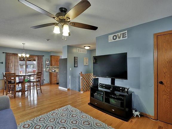 5th image of 2944 S Saint Paul Ave