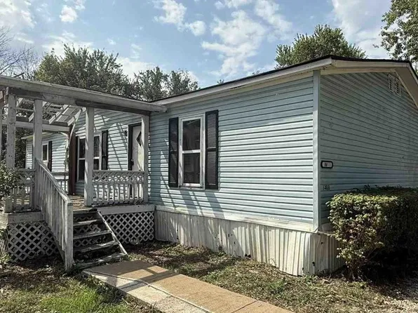 8406 Village Green Dr, Cedar Hill, MO 63016