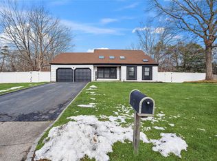 7 Plum Tree Ln, Mount Sinai, NY 11766