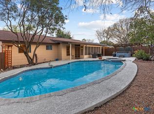 7337 Leading Oaks St, Live Oak, TX 78233