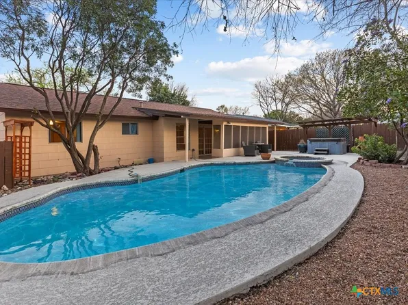 7337 Leading Oaks St, Live Oak, TX 78233