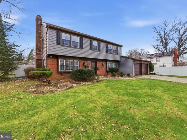 151 Eastbrook Ln, Willingboro, NJ 08046