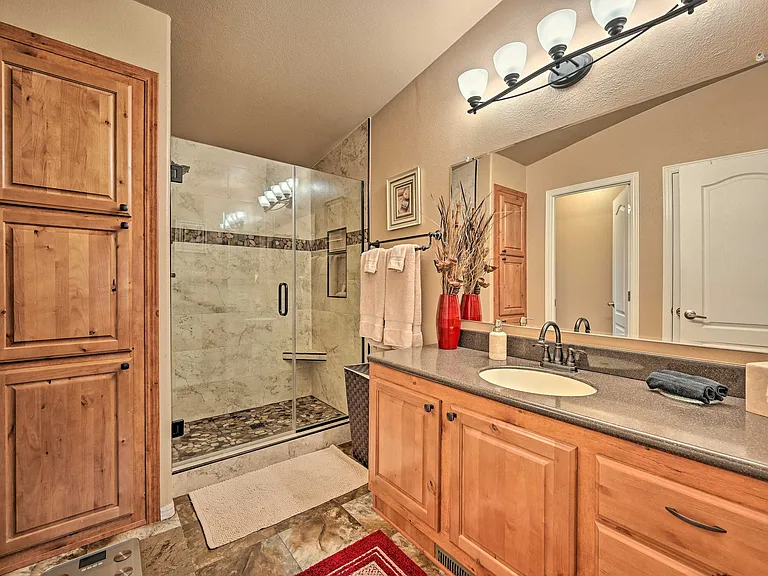 325 E Oak Dr — Photo 9