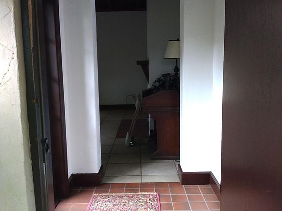 3rd image of 601 N Interlachen Ave