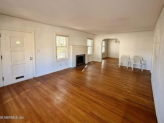 4th image of 1052 LARK Street