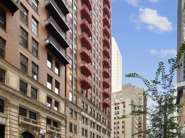 208 W Washington St APT 1801, Chicago, IL 60606