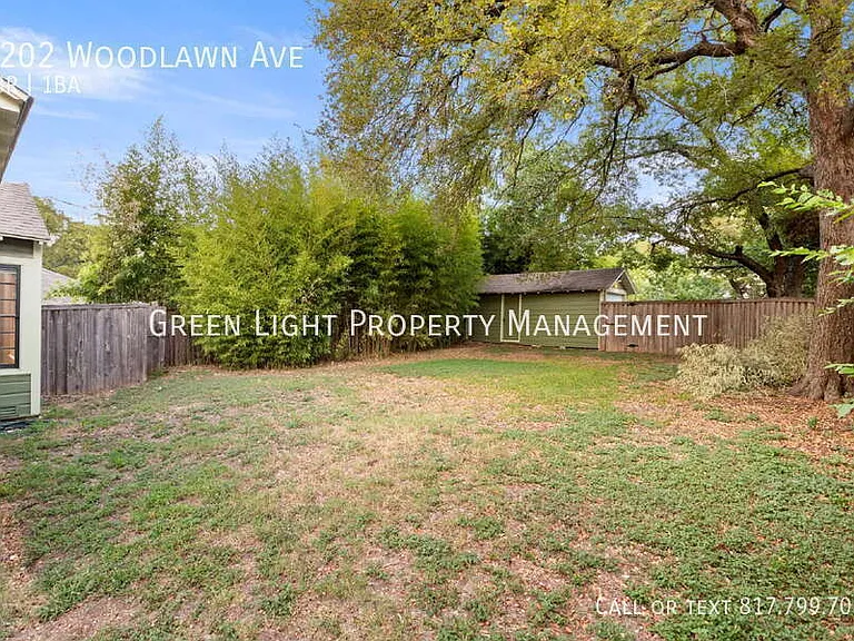 1202 Woodlawn Ave — Photo 25