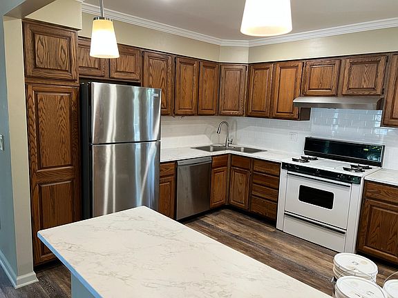 2nd image of 250 Tremaine Ave #13
