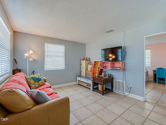 5th image of 34 River Dr