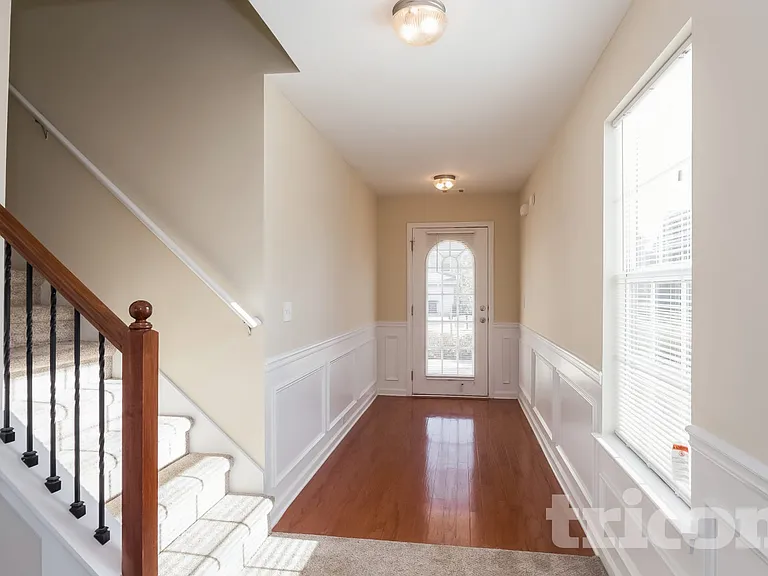 2435 Cornell Cir — Photo 2