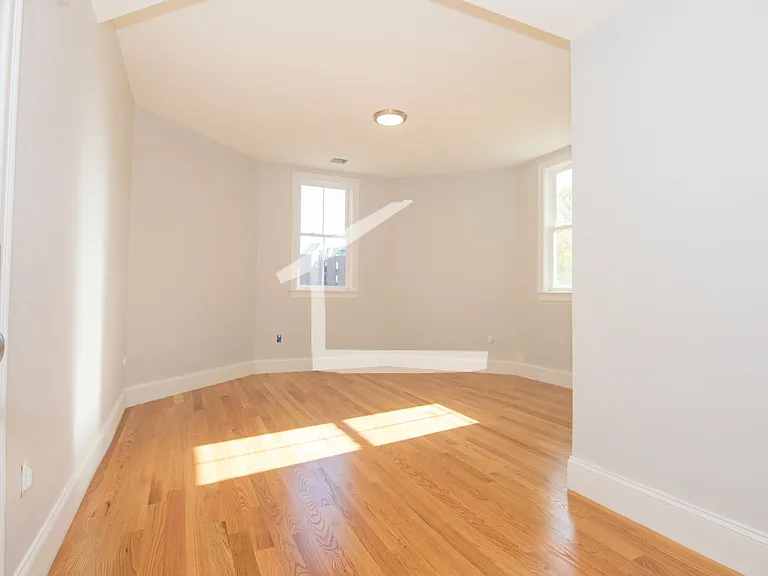 28 Murdock St #10 — Photo 8