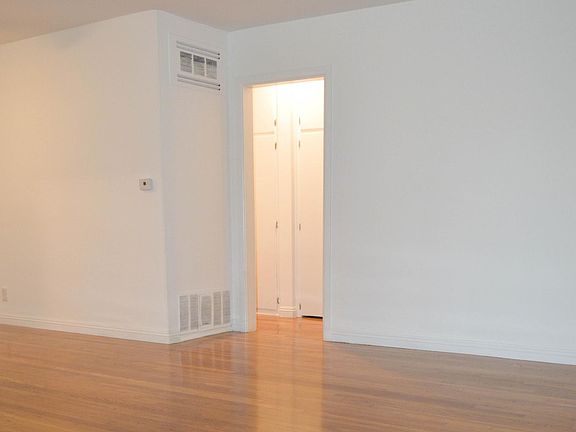 2nd image of 156 San Vicente Blvd APT 26