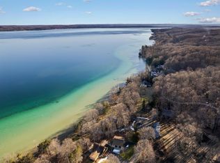 8817 Brettonwood Shores Rd, Rapid City, MI 49676