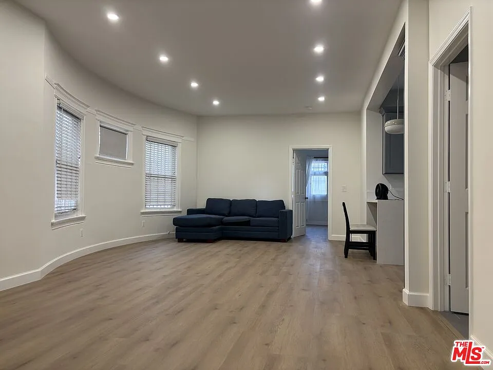 2 bed, 2.0 bath, 1184 sqft, $2,950 — Photo 3