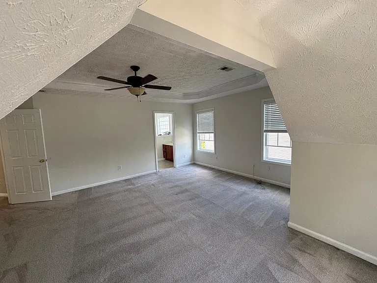 504 Thames Cir — Photo 60