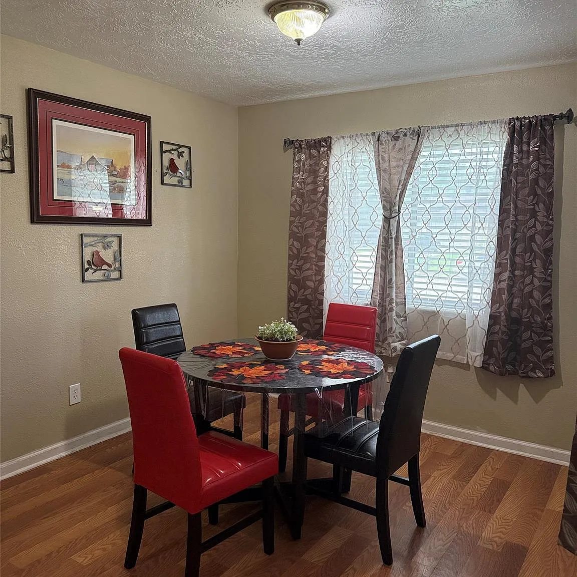 3 bed, 2.0 bath, 1236 sqft, $2,200 — Photo 4