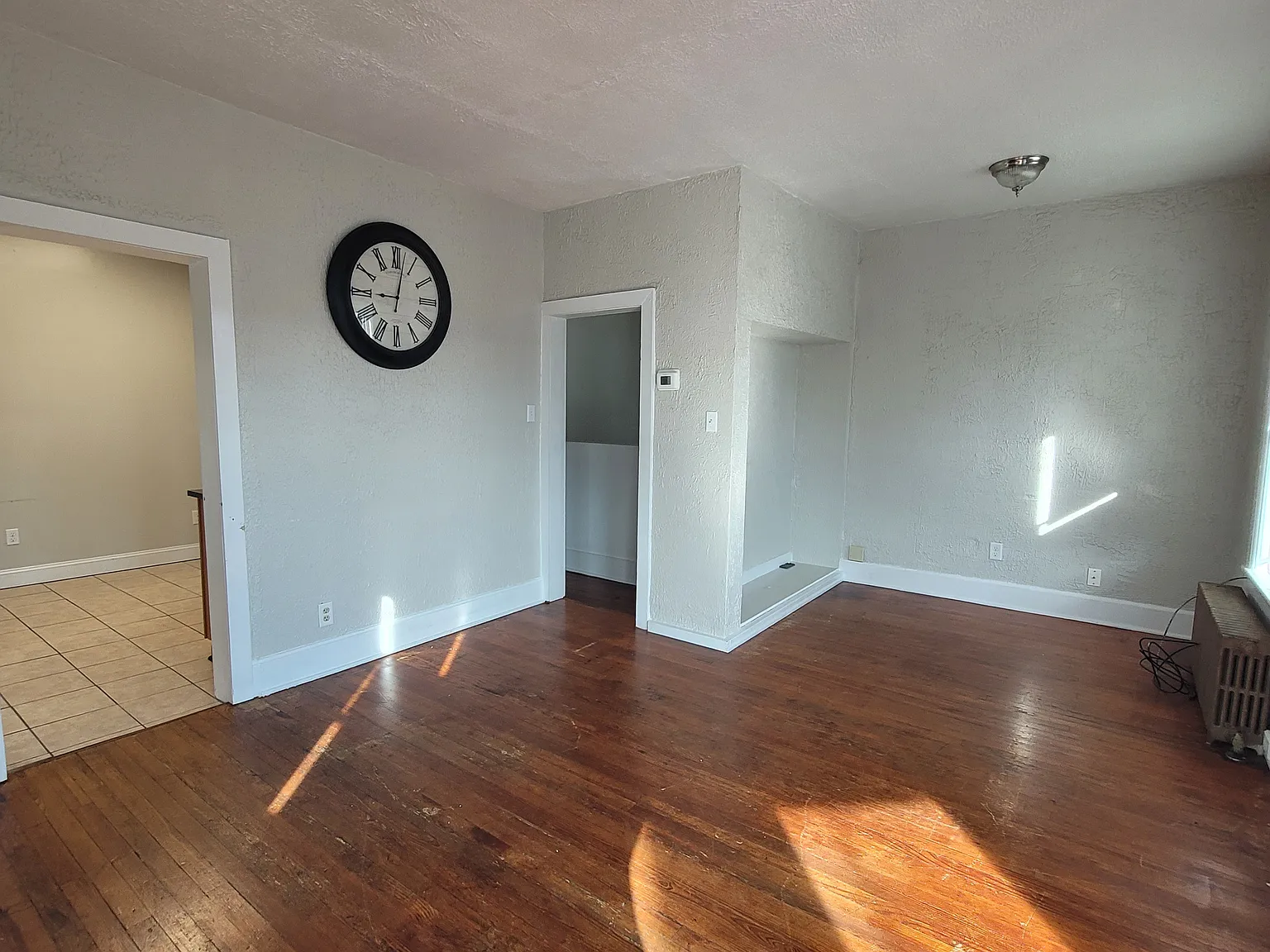 3 bed, 1000 sqft, $1,325 — Photo 4