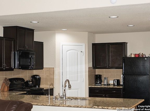 3rd image of 211 N Loop 1604 E