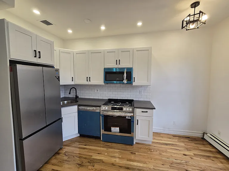640 Saint Marks Ave #3 — Photo 4