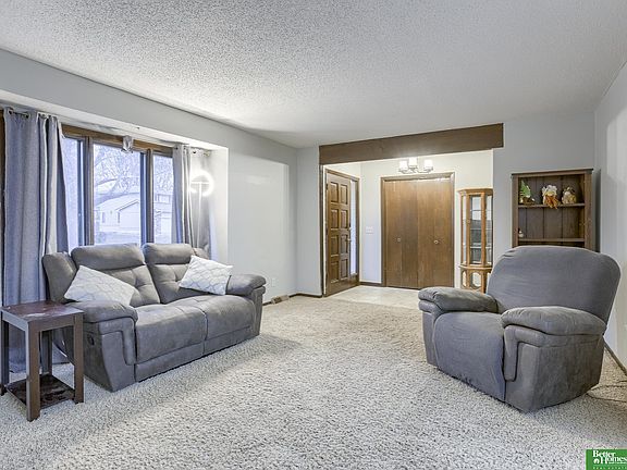 4th image of 706 S 152nd Cir