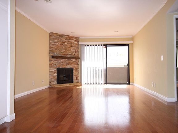 5th image of 4844 Riverton Ave APT 107