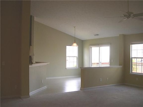 4th image of 2371 Willowview Dr