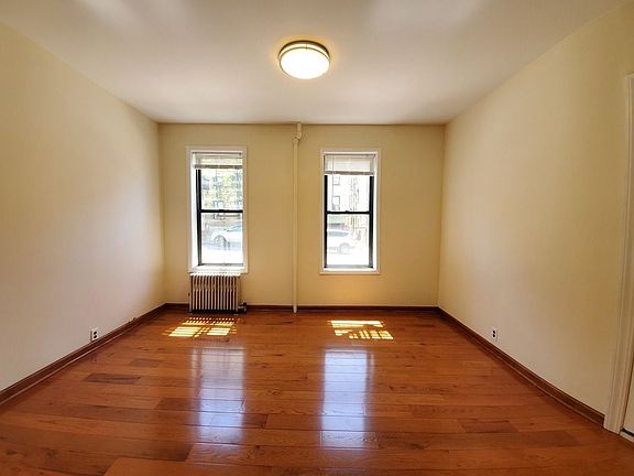2nd image of 571 39th St #1F