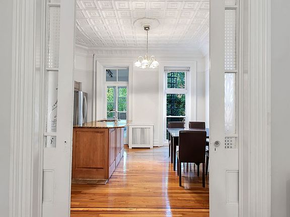 4th image of 399 Sackett St APT 1