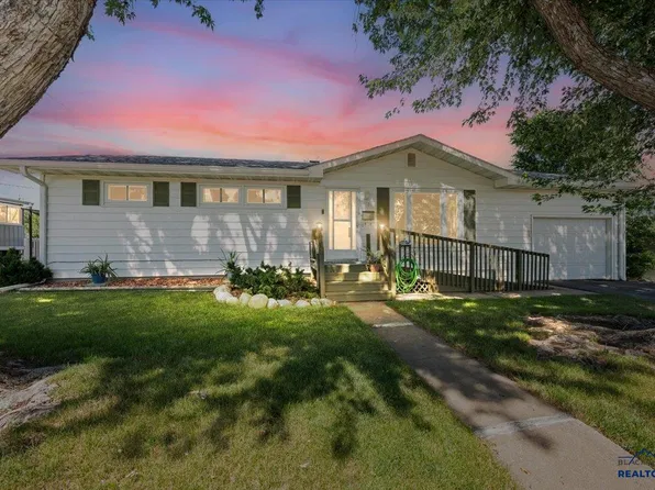 1109 WALWORTH ST, Belle Fourche, SD 57717