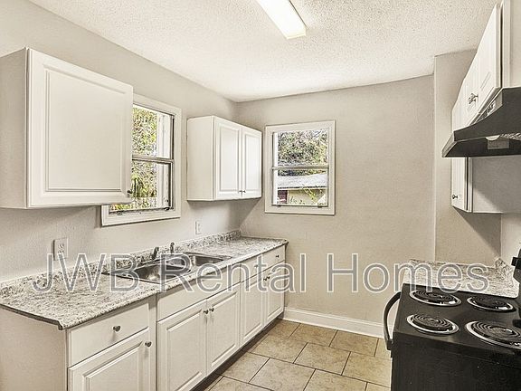 2nd image of 1171 W 12th St