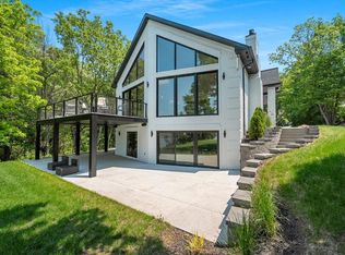 2080 Greenleaf Rd, De Pere, WI 54115