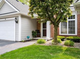 9 Amberwood Pl, Rochester, NY 14626