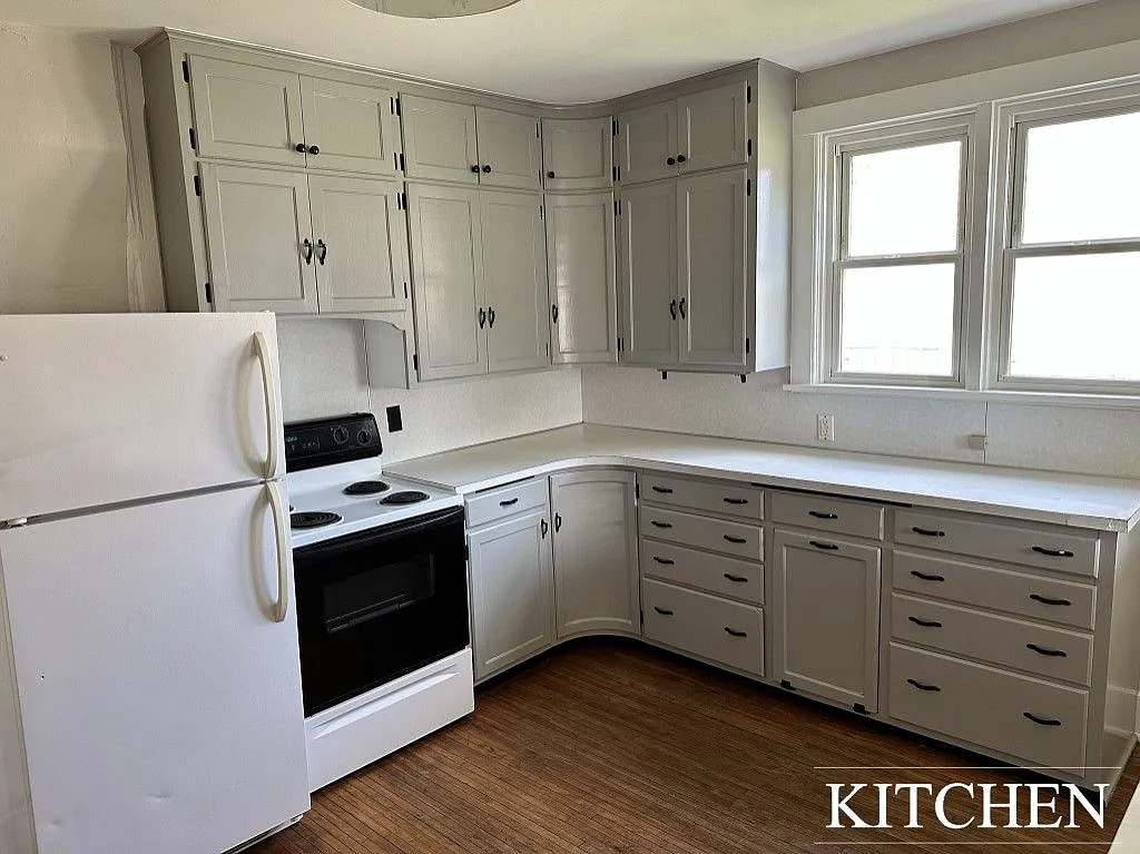 2 bed, 1.0 bath, $895 — Photo 2