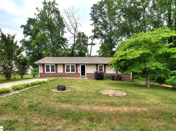 216 Pinefield Dr, Greenville, SC 29605