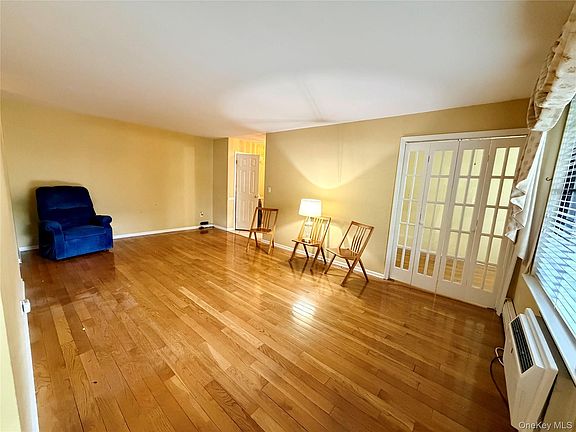 3rd image of 20 Foxwood Drive #1