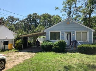 300 Mooney Pond Rd, Farmingville, NY 11738