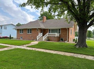 702 Morton St, Holdrege, NE 68949